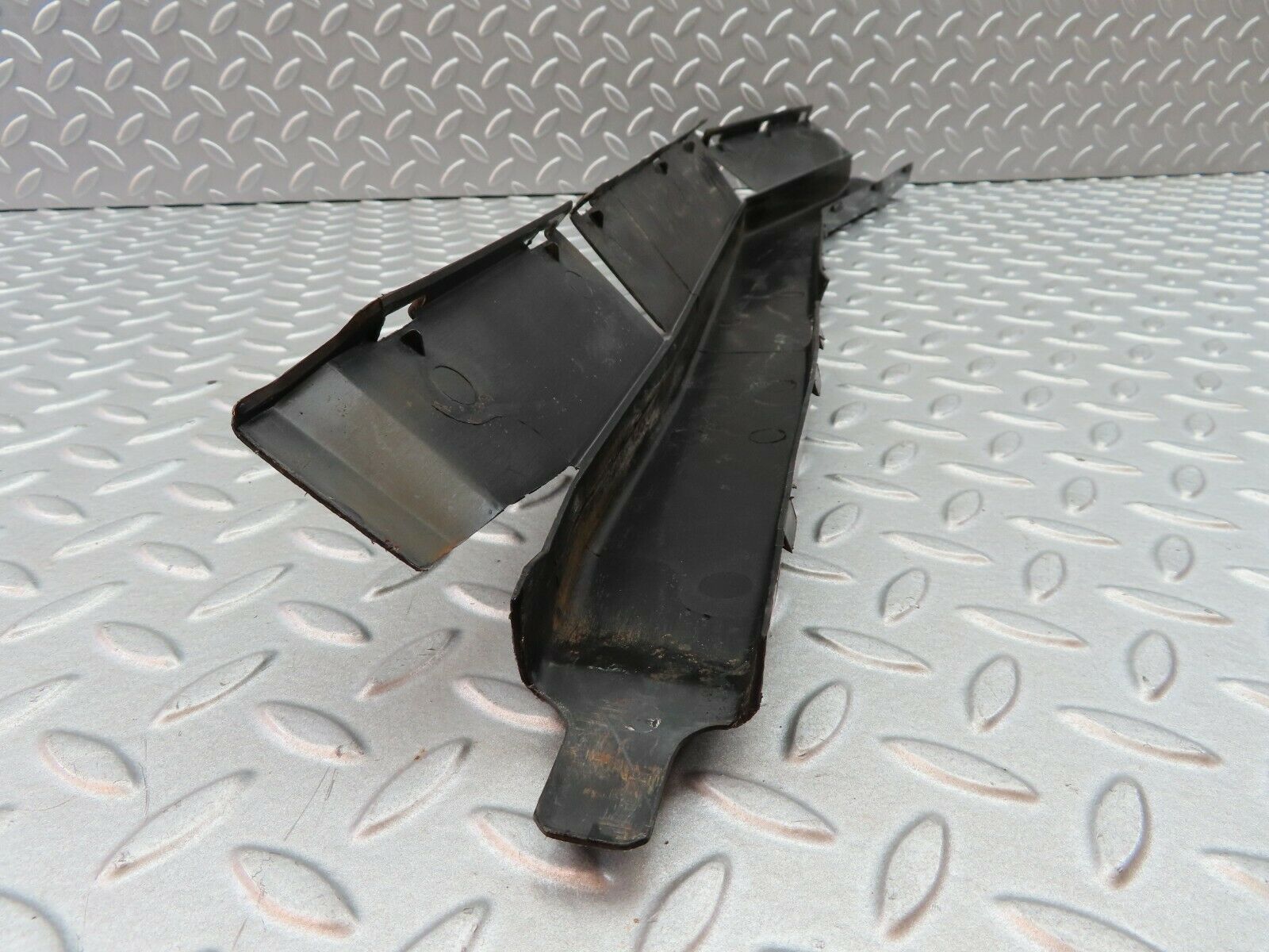 6236 Mercedes-Benz W126 380SE Floor Cable Duct Right Side 1268210636