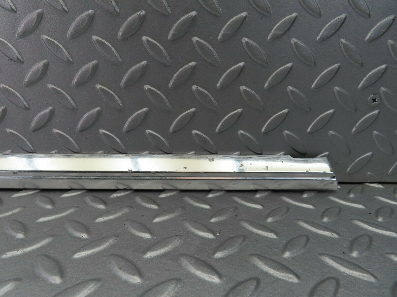 7922 Mercedes-Benz W115 220D Rear Left Door Chrome Moulding Trim