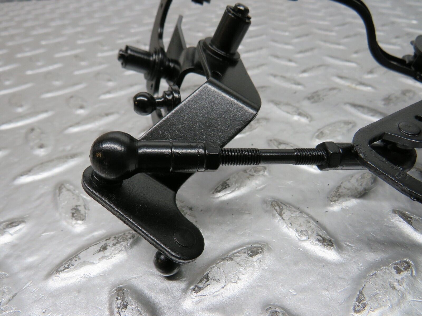 31993 Mercedes-Benz W123 230E Throttle Linkage