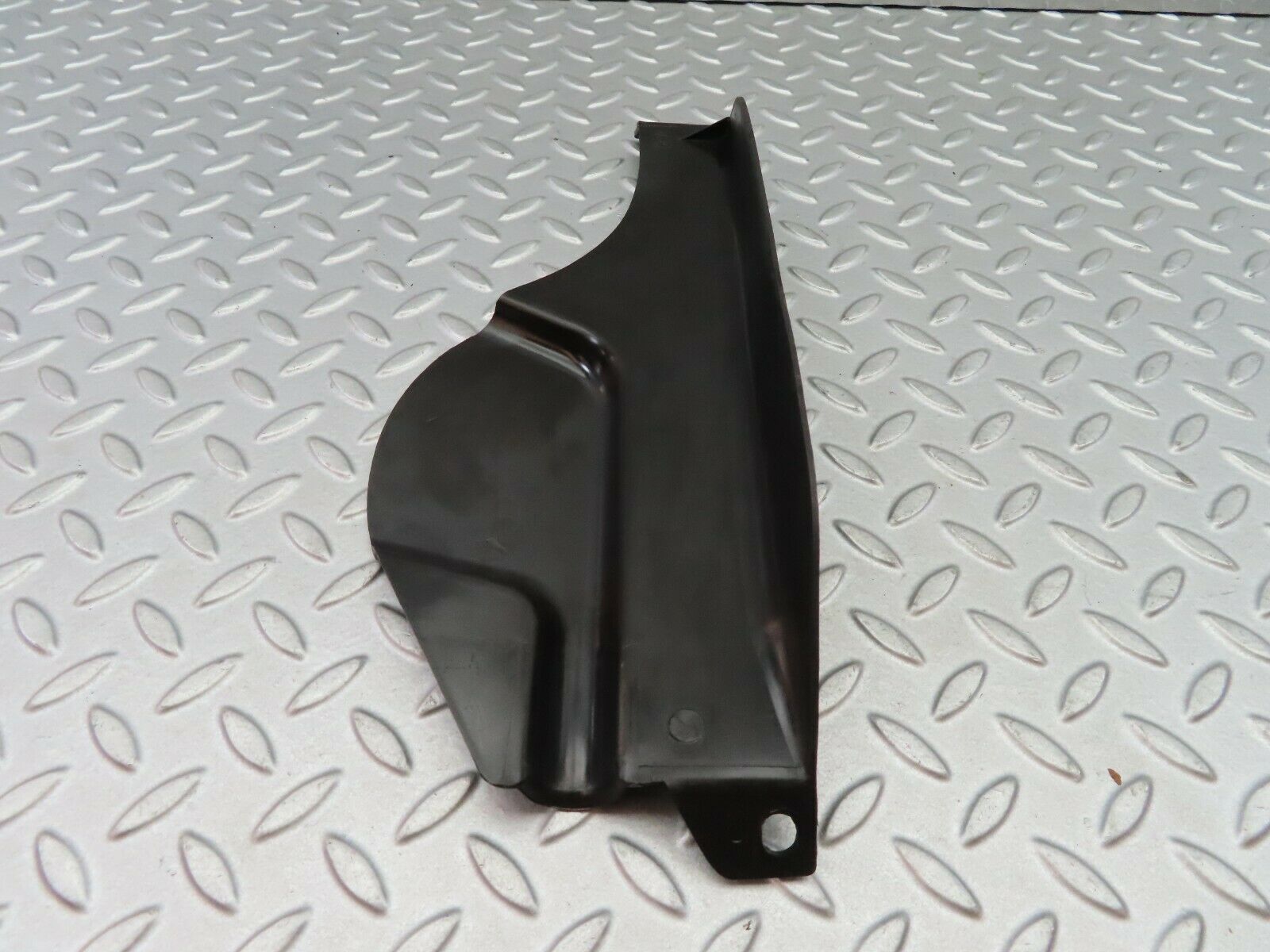 6059 Mercedes-Benz W126 380SE Central Locking Vacuum Pump Cover 1268050714