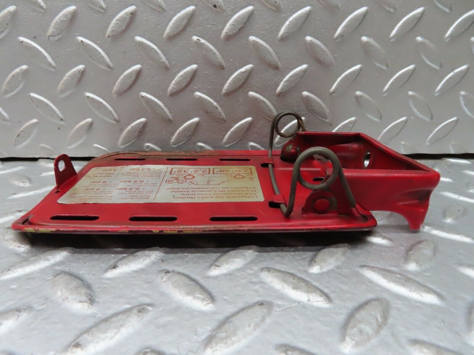 19176 Mercedes-Benz W123 300D Fuel Tank Flap Cap 1235840039