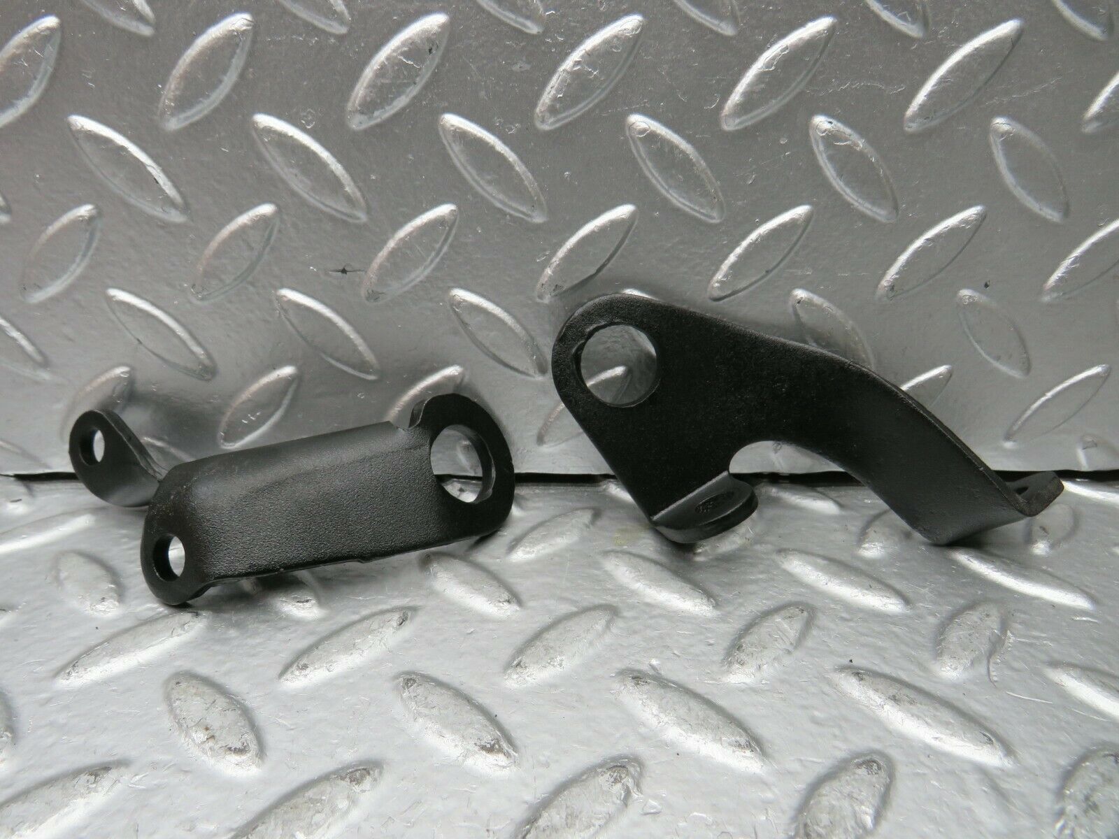 22908 Mercedes-Benz C107 450SLC Coupe Engine Lifting Eyes Hooks