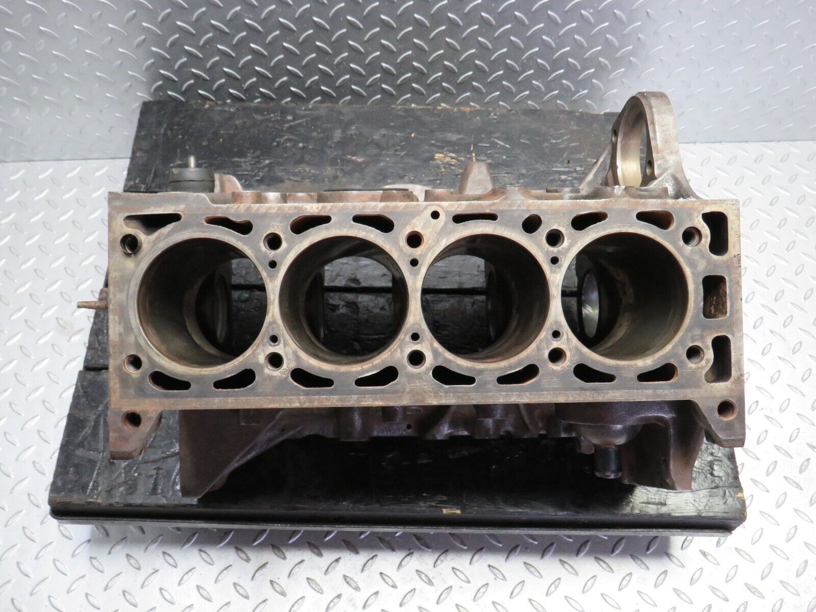 30192 Porsche 924 Engine Block 046103021