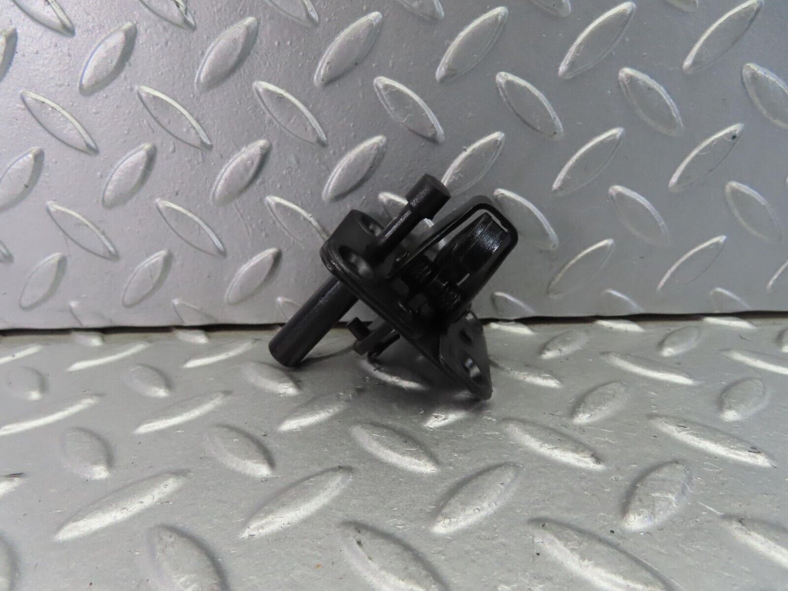 39375 Mercedes-Benz W123 230E Bonnet Lock Catch