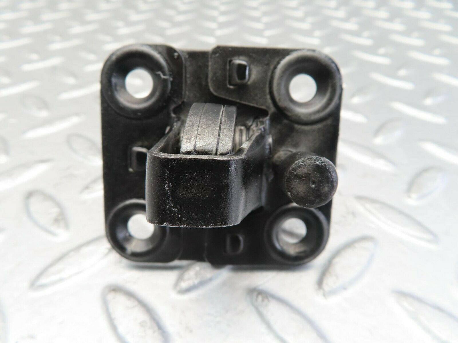 11556 Mercedes-Benz C123 230CE Coupe Bonnet Lock Catch