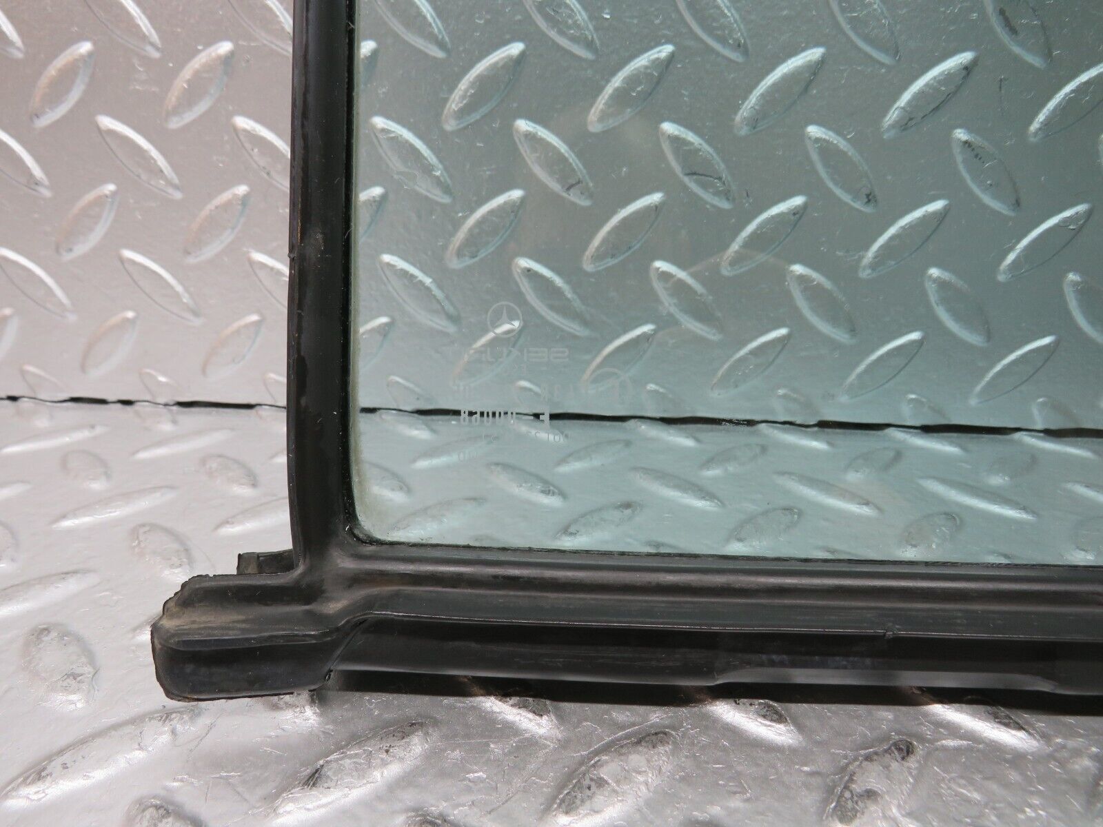 26830 Mercedes-Benz W123 240D Rear Right Quarter Glass
