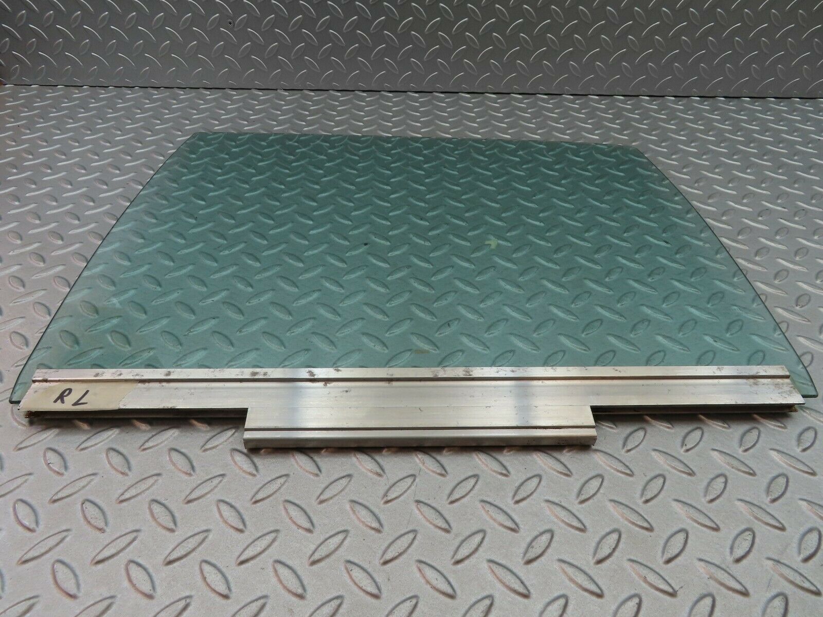 6309 Mercedes-Benz W126 380SE Rear Left Door Window Glass