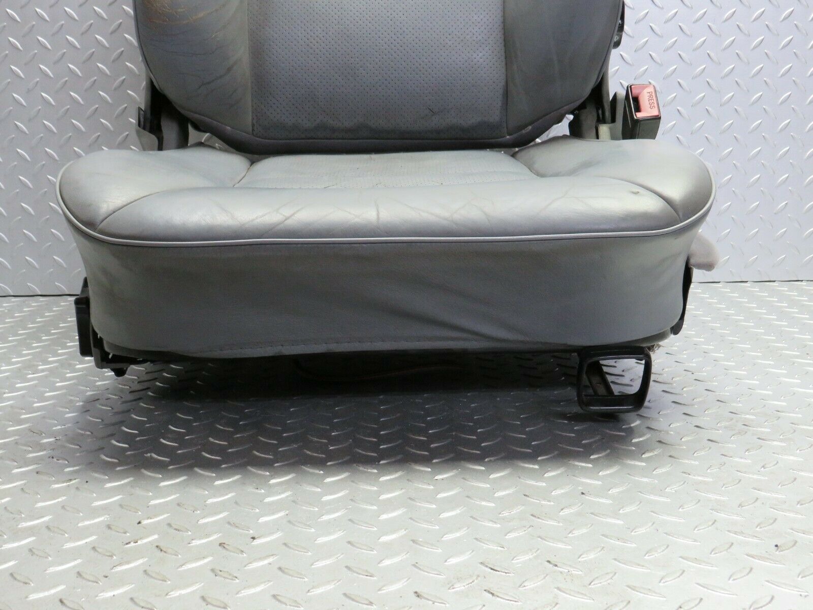 22382 Mercedes-Benz C124 E220 Coupe Front Right Seat Leather Grey 1249102350