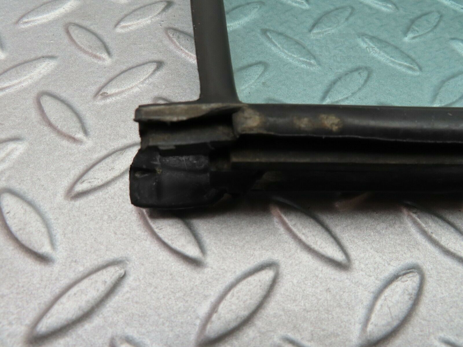 5709 Mercedes-Benz W123 200 Rear Left Quarter Window