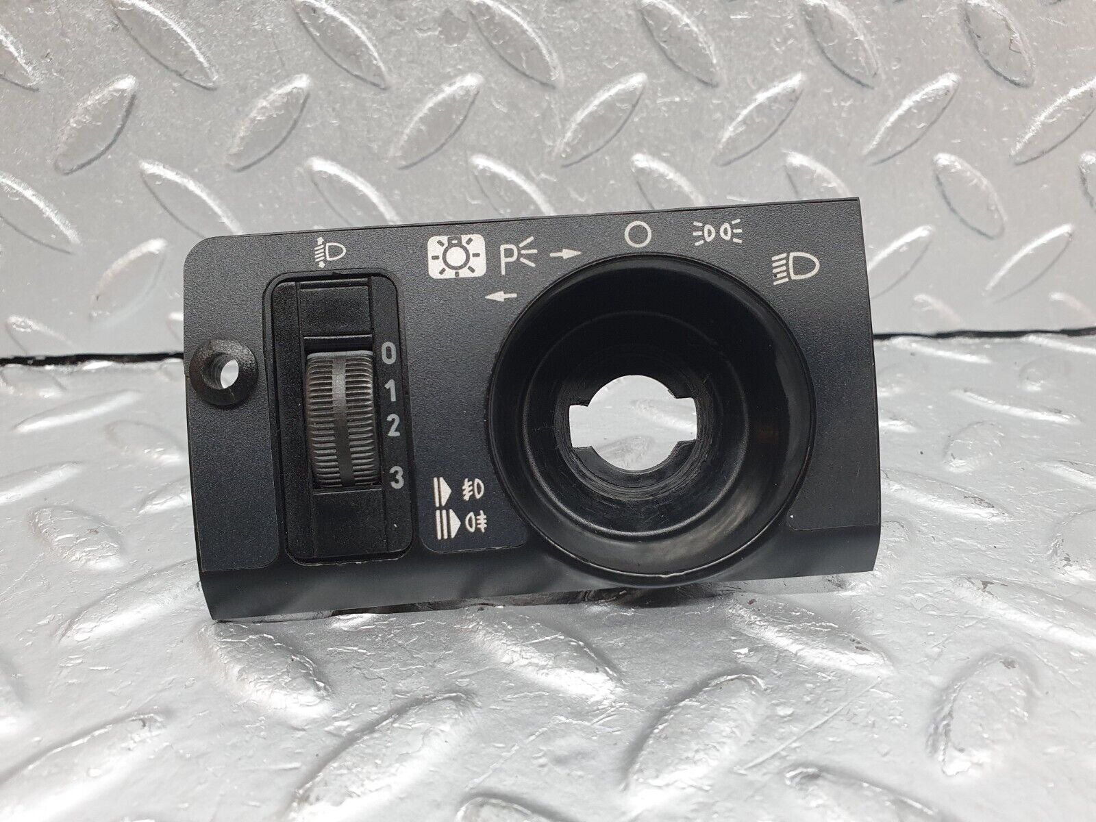 40922 Mercedes-Benz W126 300SE Headlight Switch Surround & Switch 1268000073