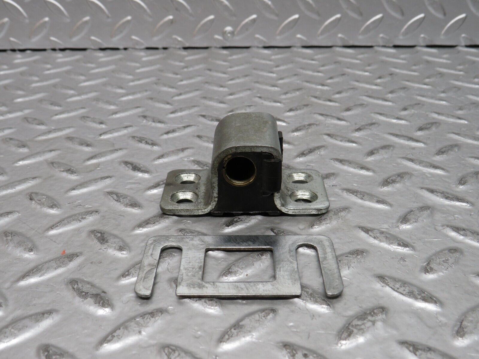 28308 Mercedes-Benz S123 240D Wagon Door Lock Latch Right