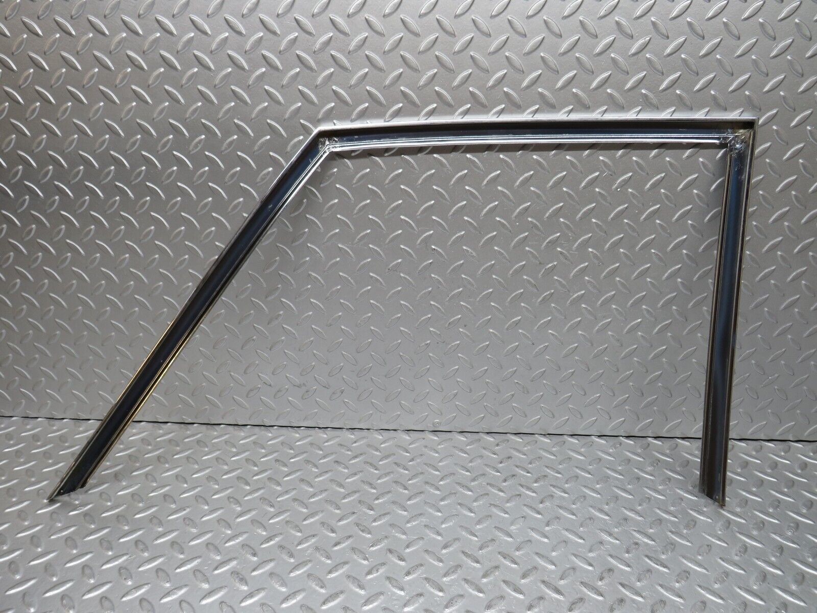 37316 Mercedes-Benz W109 300SEL Front Right Door Chrome Window Frame