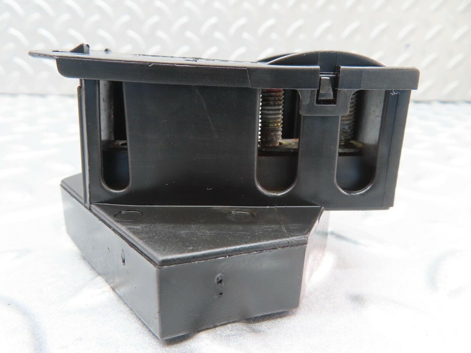 16381 Mercedes-Benz W124 260E Cable Wire Distributor Connector 1245402169