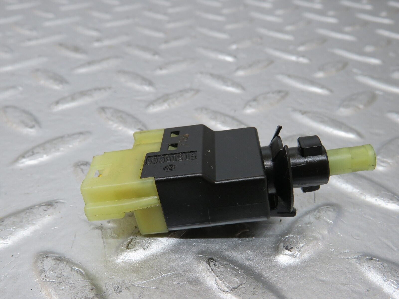 25682 Mercedes-Benz W124 280E Brake Light Switch 0005459909