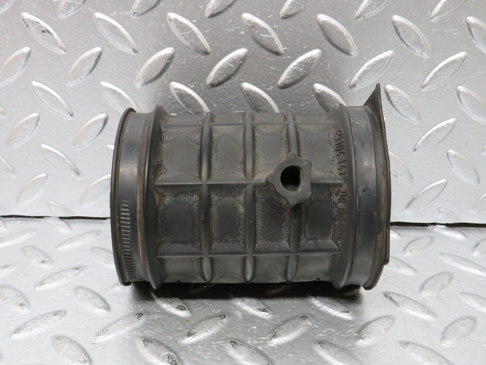 24863 Mercedes-Benz W140 S320 Air Intake Pipe 1041410990