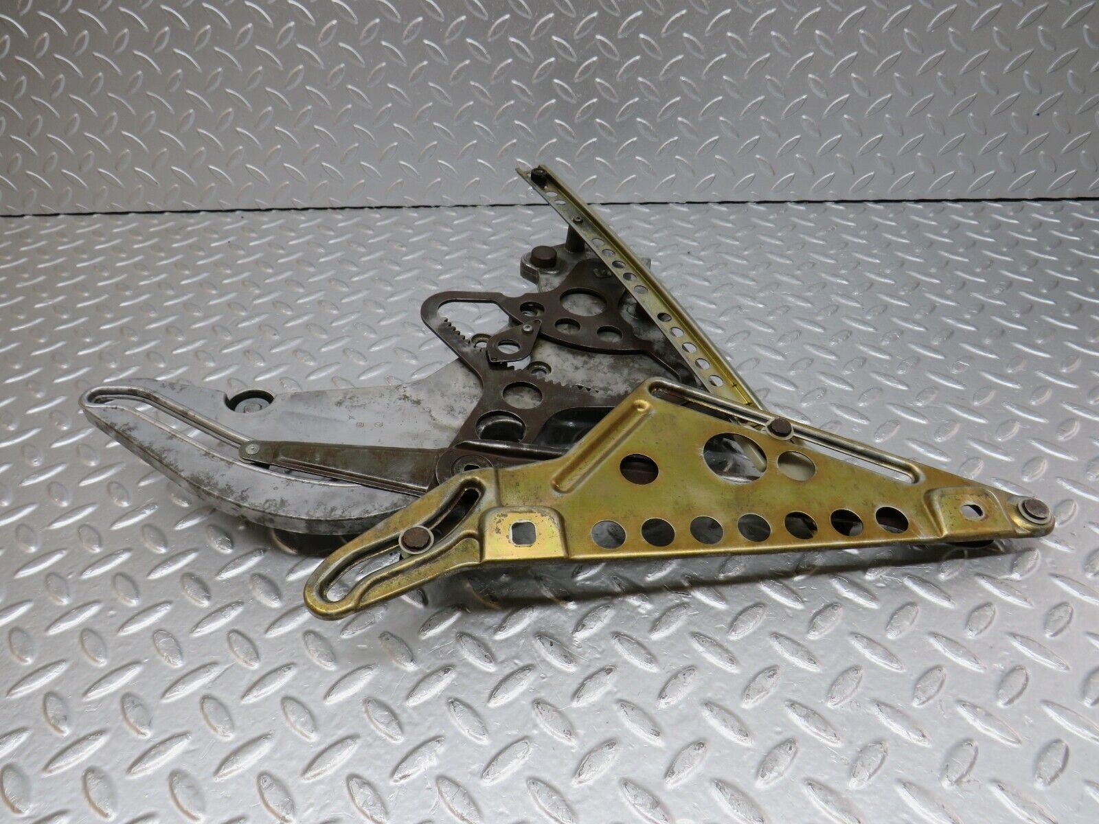 34299 Mercedes-Benz C126 380SEC Coupe Rear Left Power Window Regulator