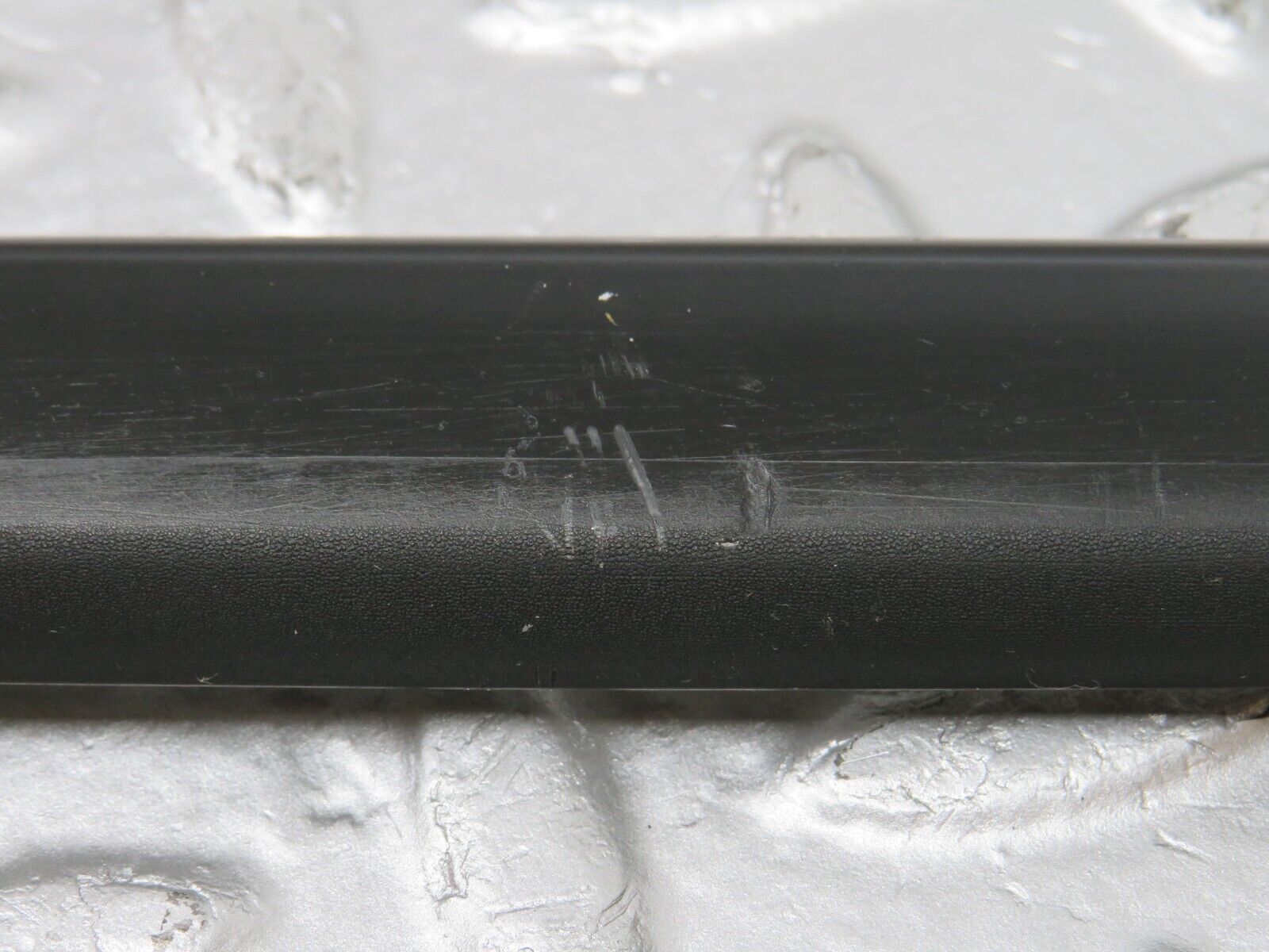 33843 Mercedes-Benz W201 190E 2.0L Front Right Door Centre Moulding Trim