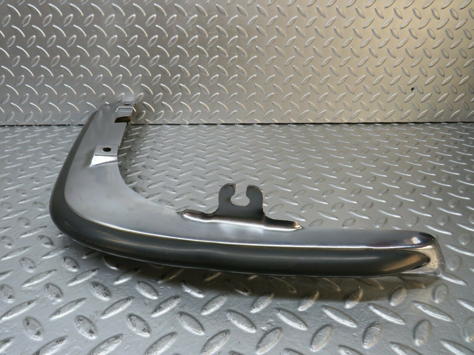 23238 Mercedes-Benz W116 350SE Front Right Upper Bumper Corner