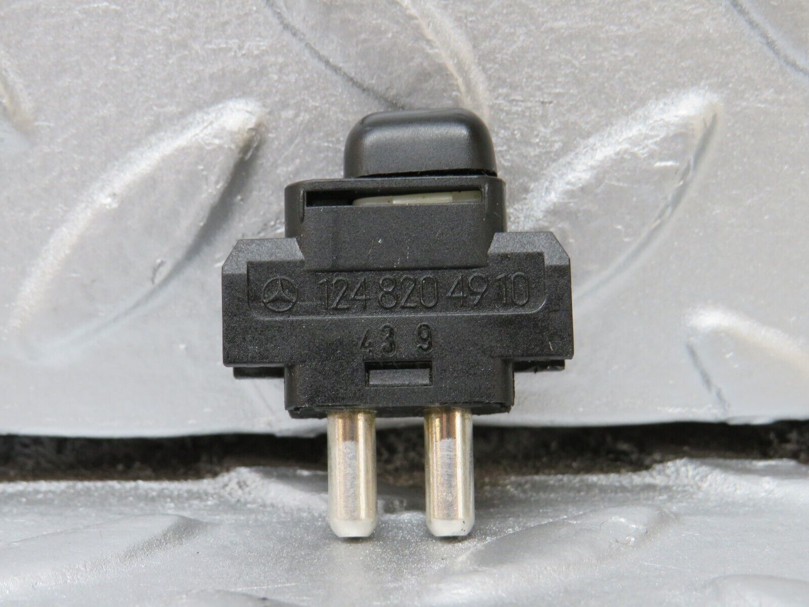 36117 Mercedes-Benz W126 420SE Child Lock Control Switch 1248204910