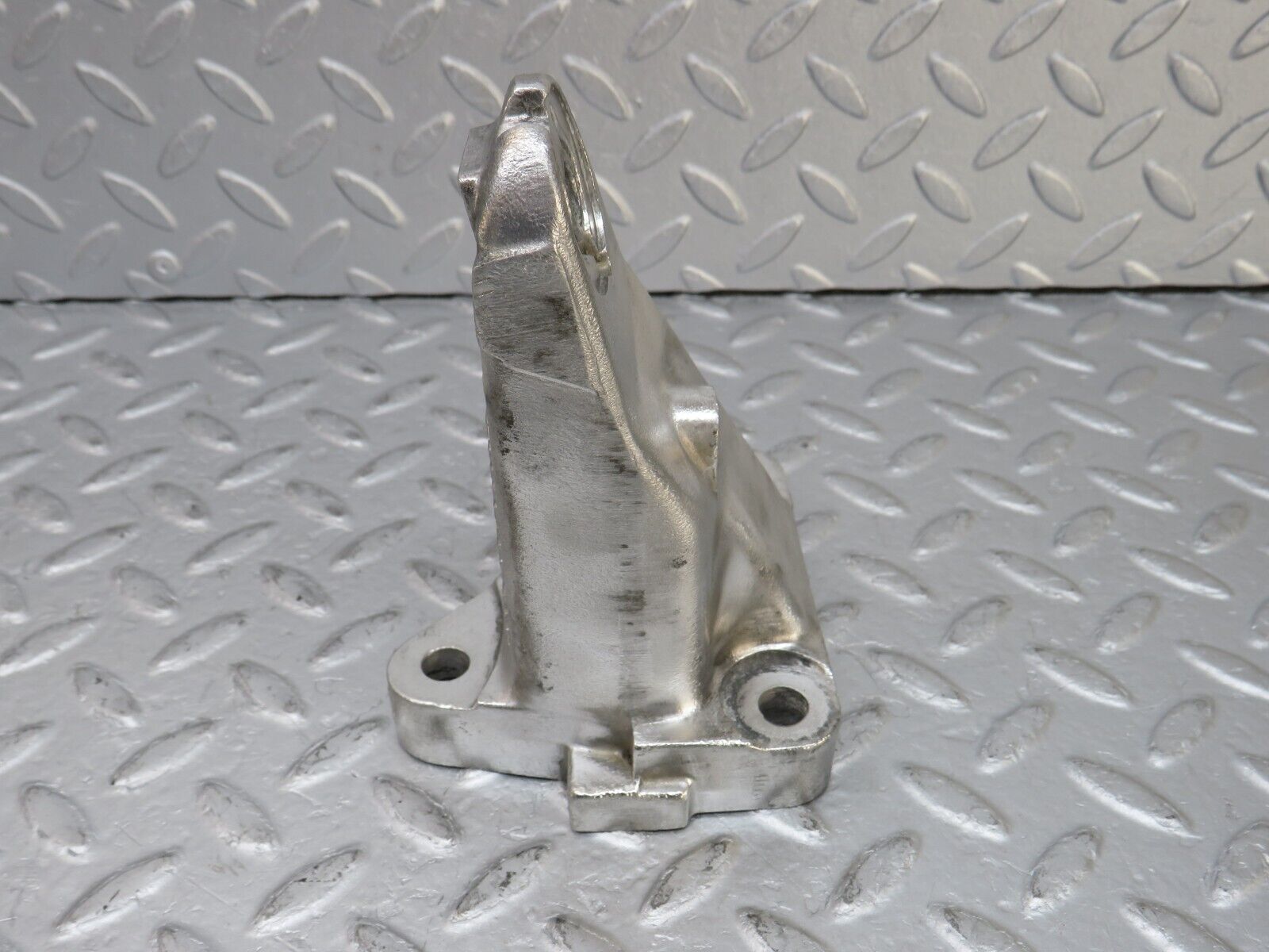 36674 Mercedes-Benz W201 190E 2.0L Engine Mount Bracket Right Side 1022234204