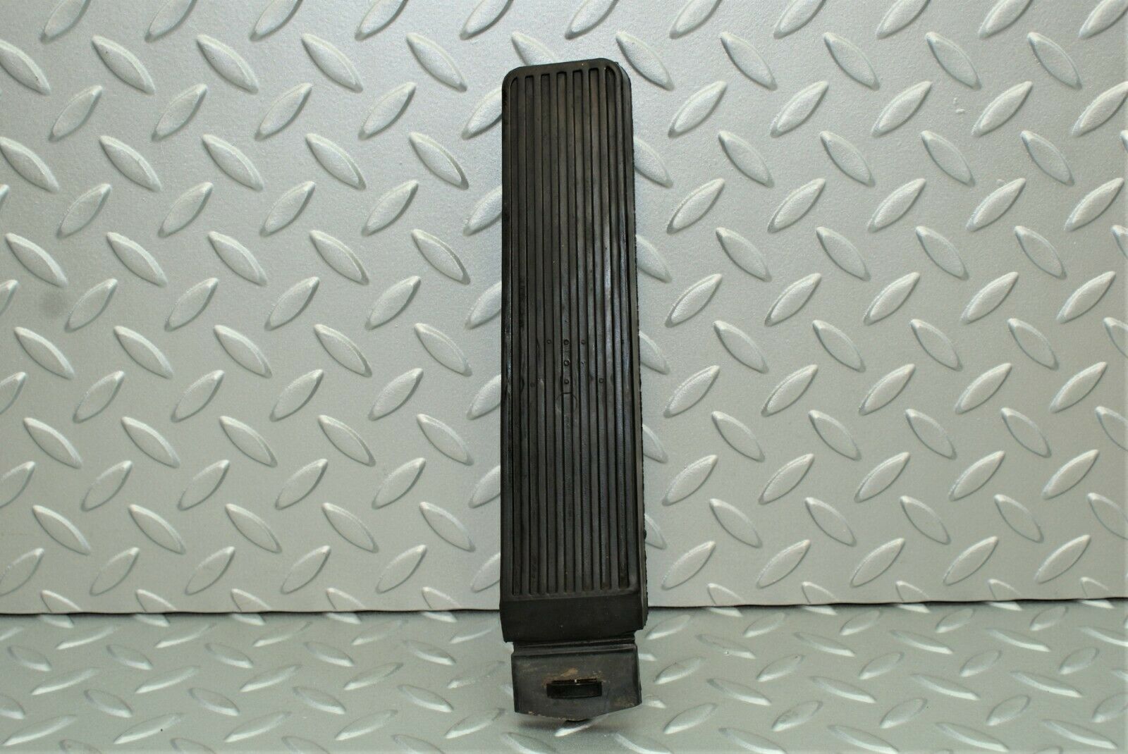 2800 Mercedes-Benz C123 280 CE Coupe Accelerator Gas Pedal With Rubber