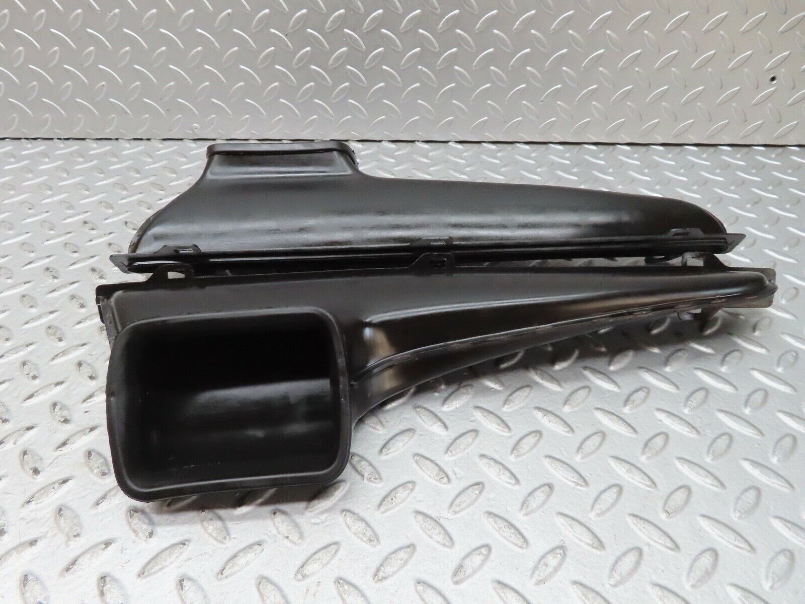 17619 Mercedes-Benz W116 450SEL Dashboard Air Vent Duct Pair 1168300319