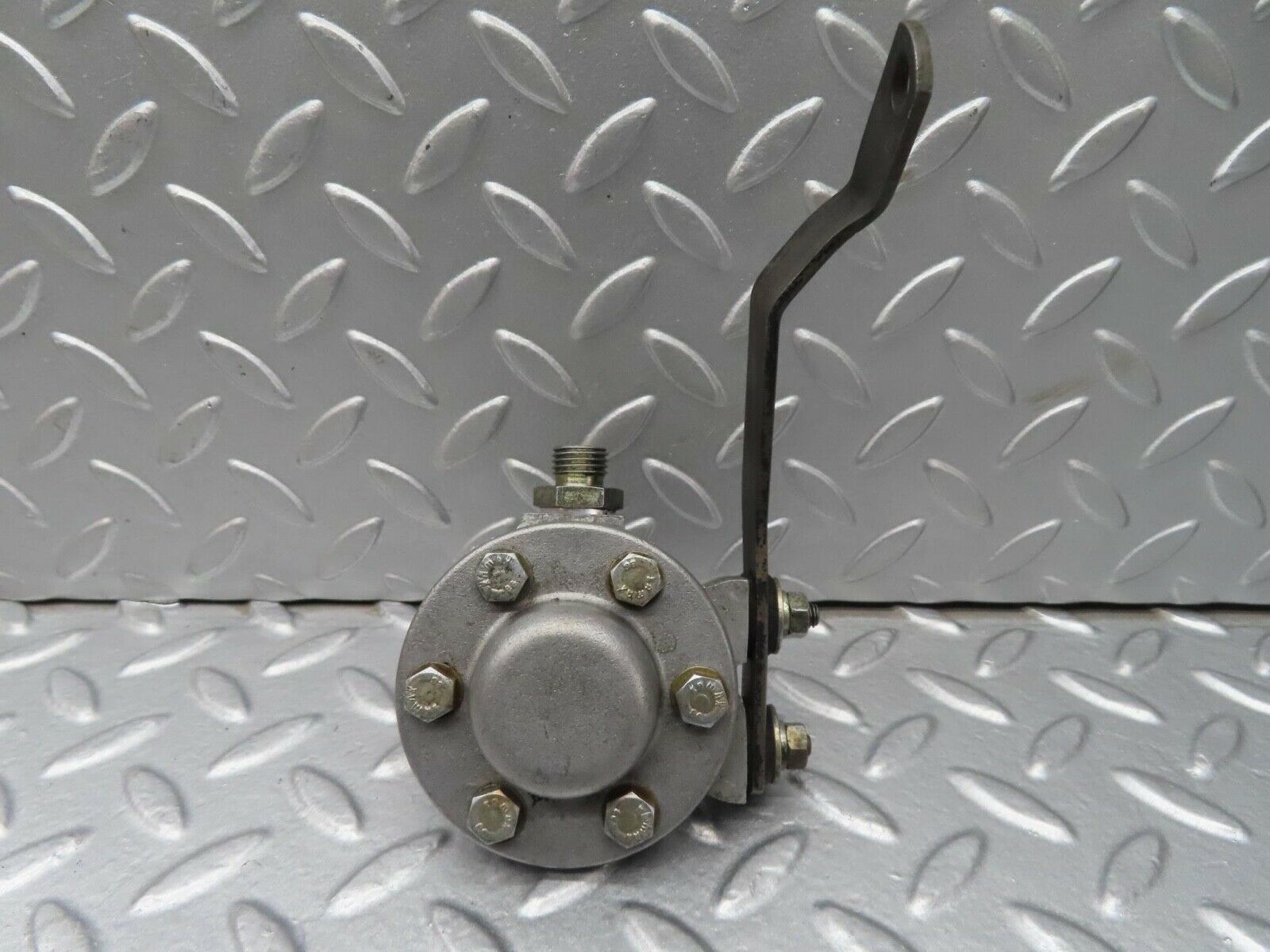 12812 Mercedes-Benz W111 220SE Oil Pressure Damper