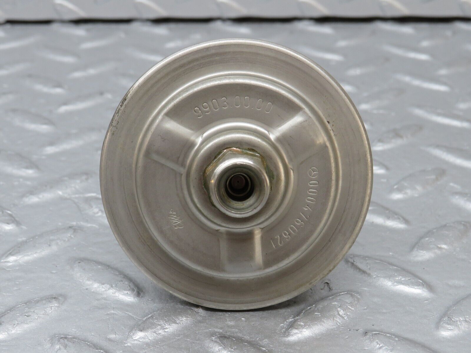 36572 Mercedes-Benz W201 190E 2.0L Fuel Pressure Regulator 0004760621