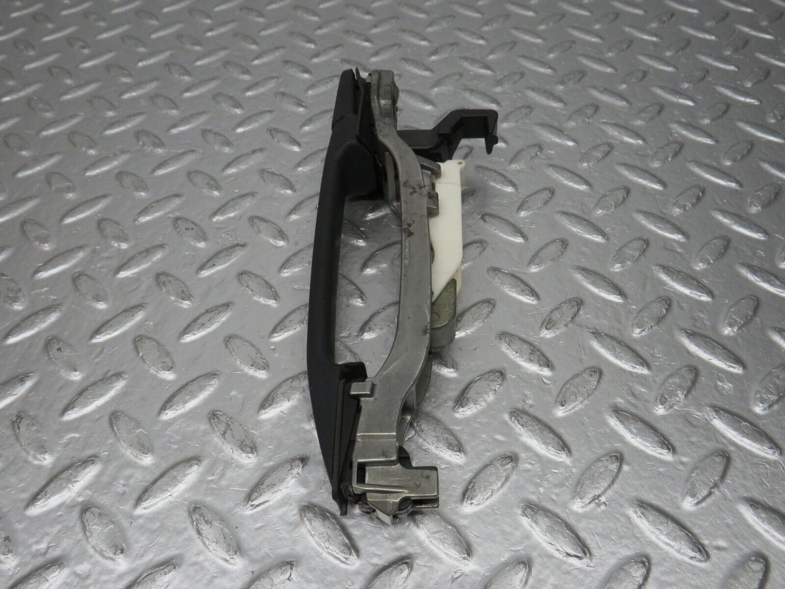 32457 Mercedes-Benz S124 300TE Wagon Rear Right Exterior Door Handle