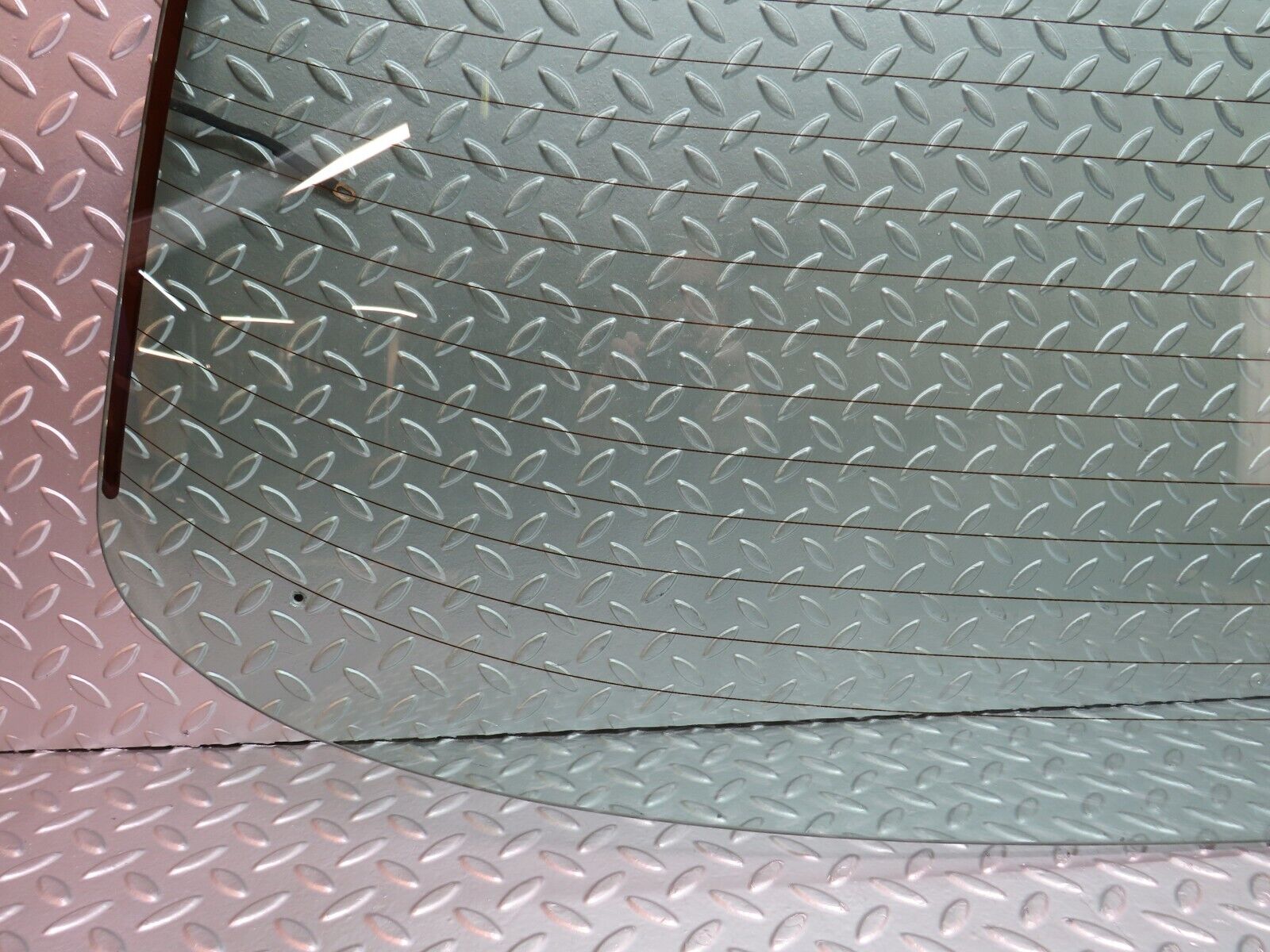 27339 Mercedes-Benz W123 280E Rear Heated Windscreen Glass