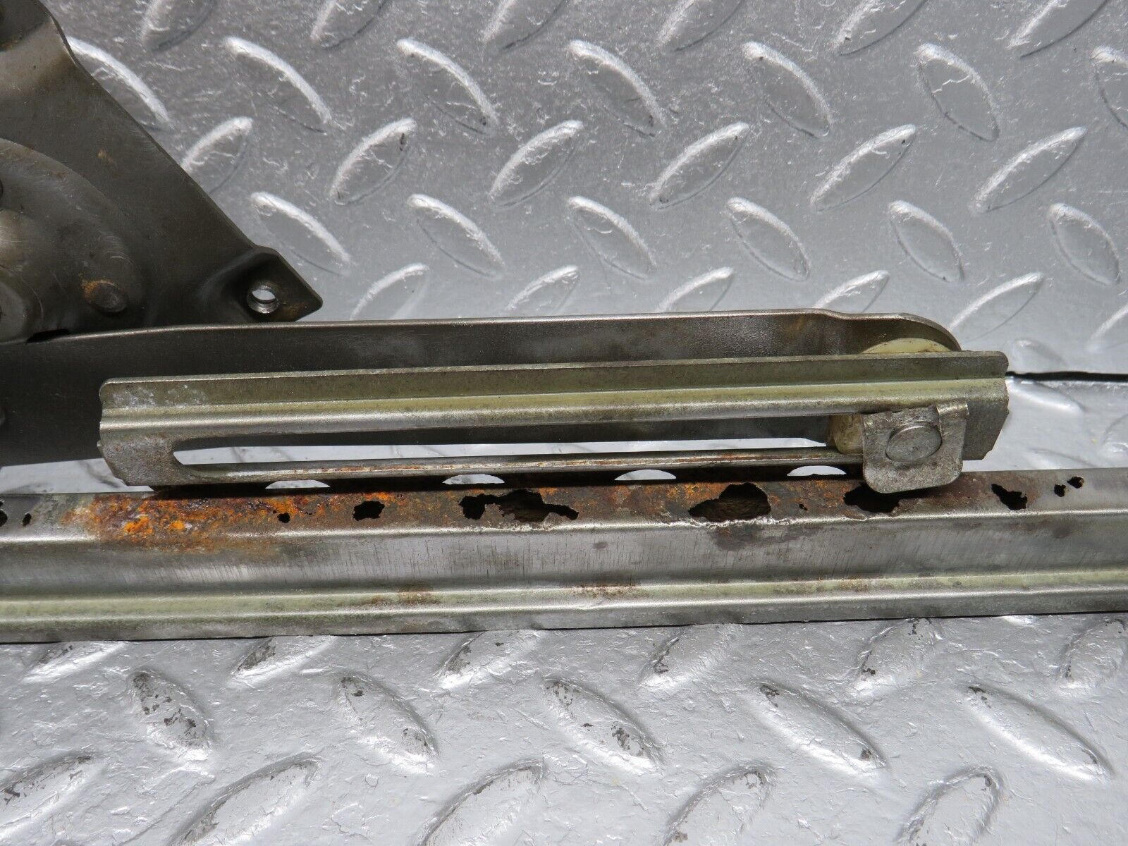 40461 Mercedes-Benz W110 230 Rear Left Door Window Regulator