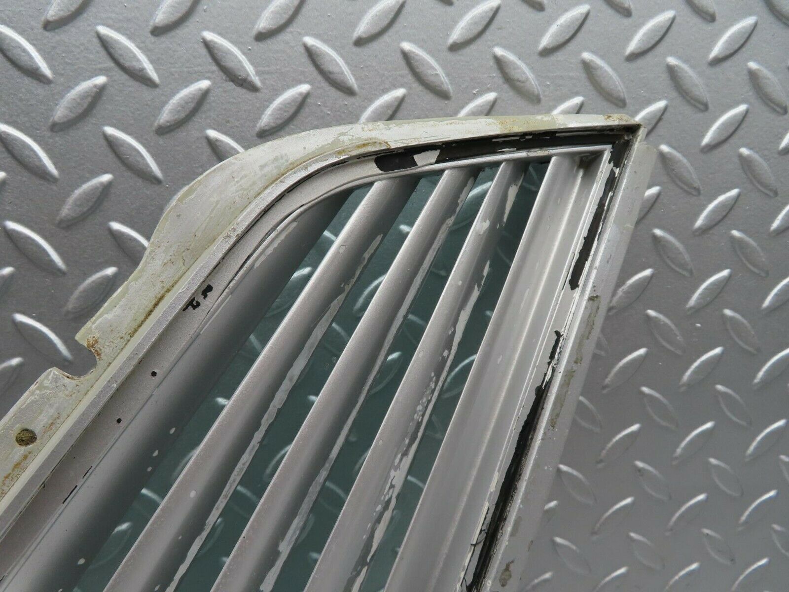 16585 Mercedes-Benz C107 380SLC Side Window Louvre Rear Right