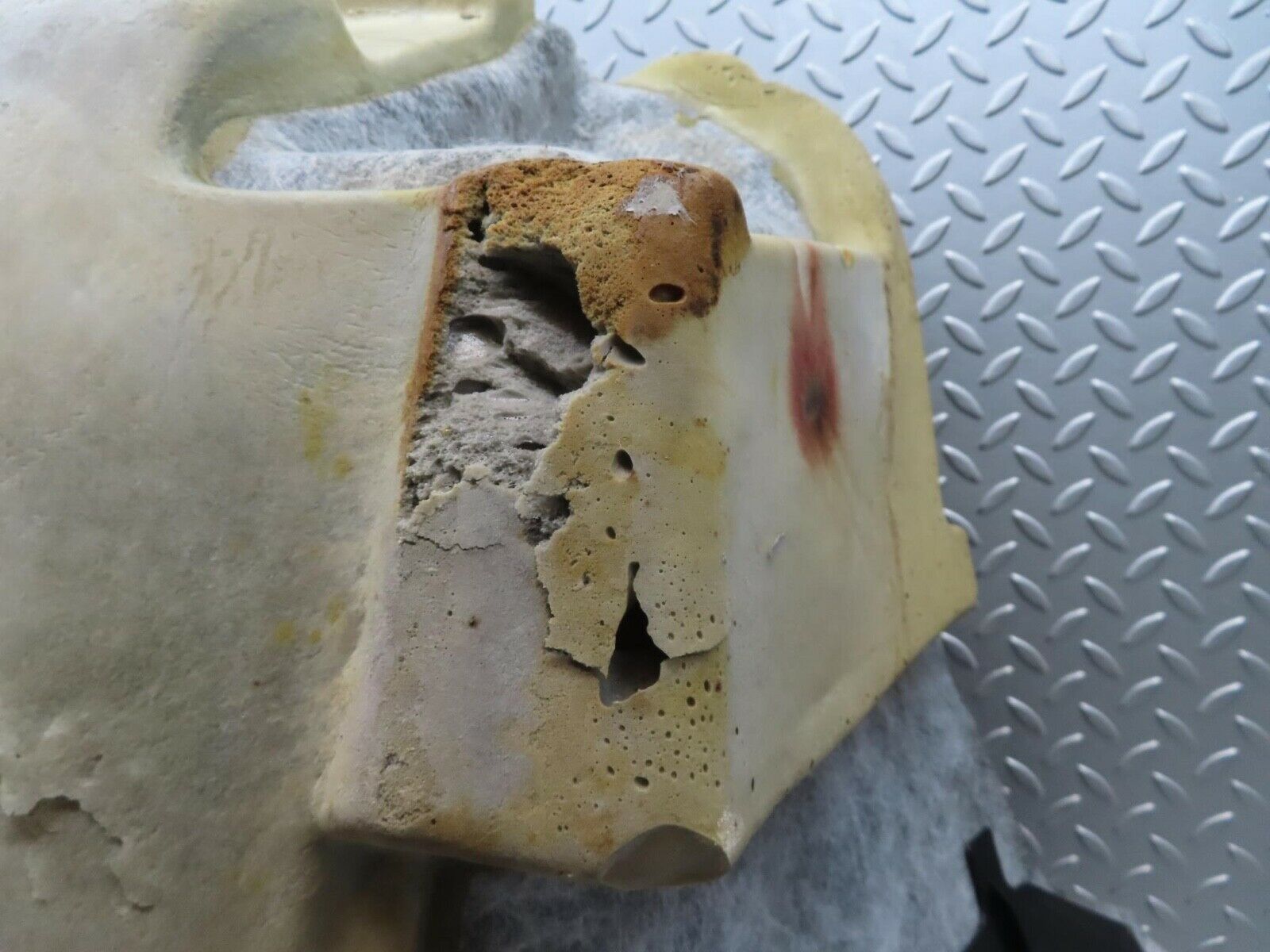 15131 Mercedes-Benz W140 S320 Front Right Foot Well Carpet 1406800440