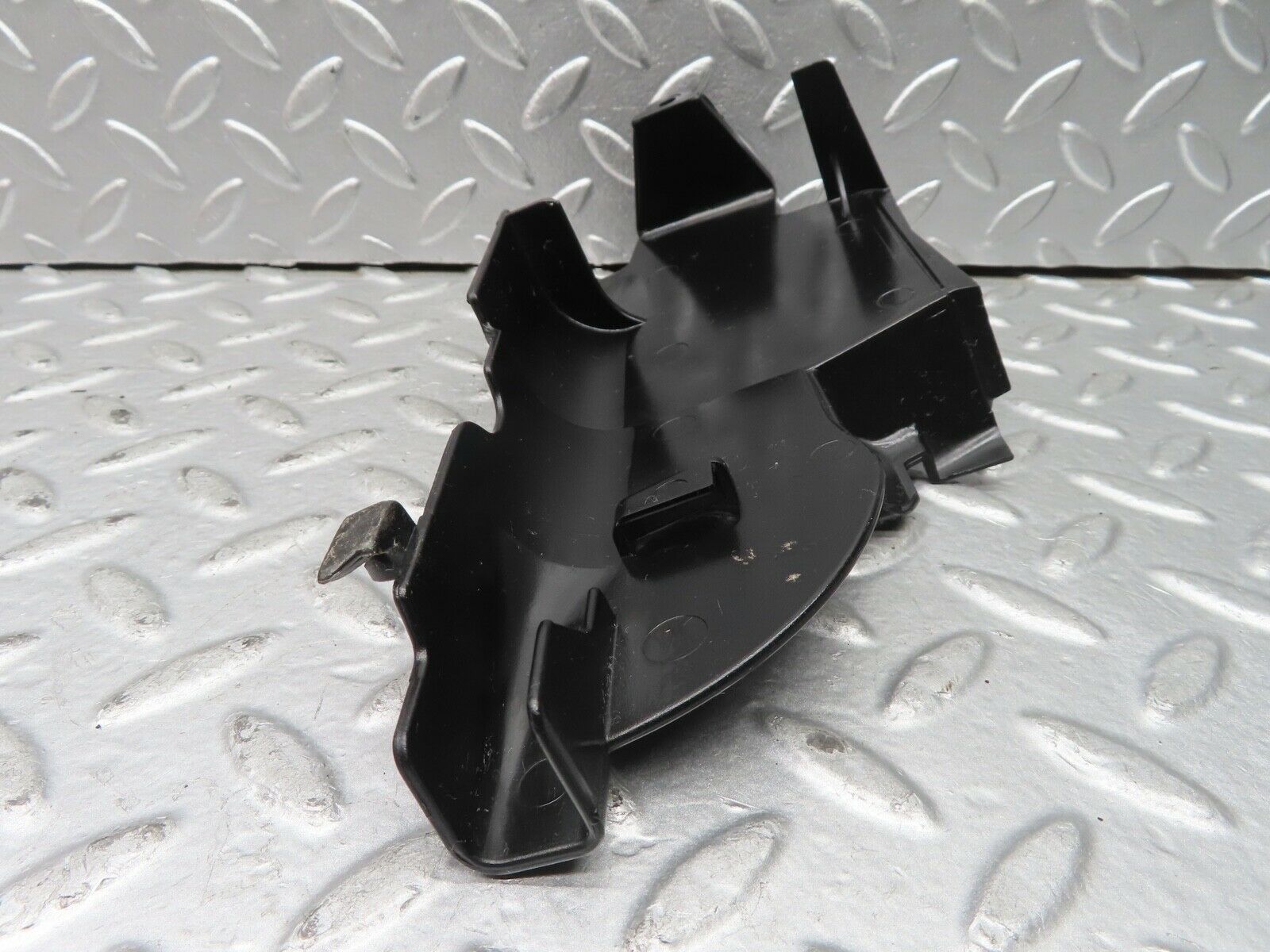 21627 Mercedes-Benz W126 300SE Front Left Door Lock Inner Cover 1267230308