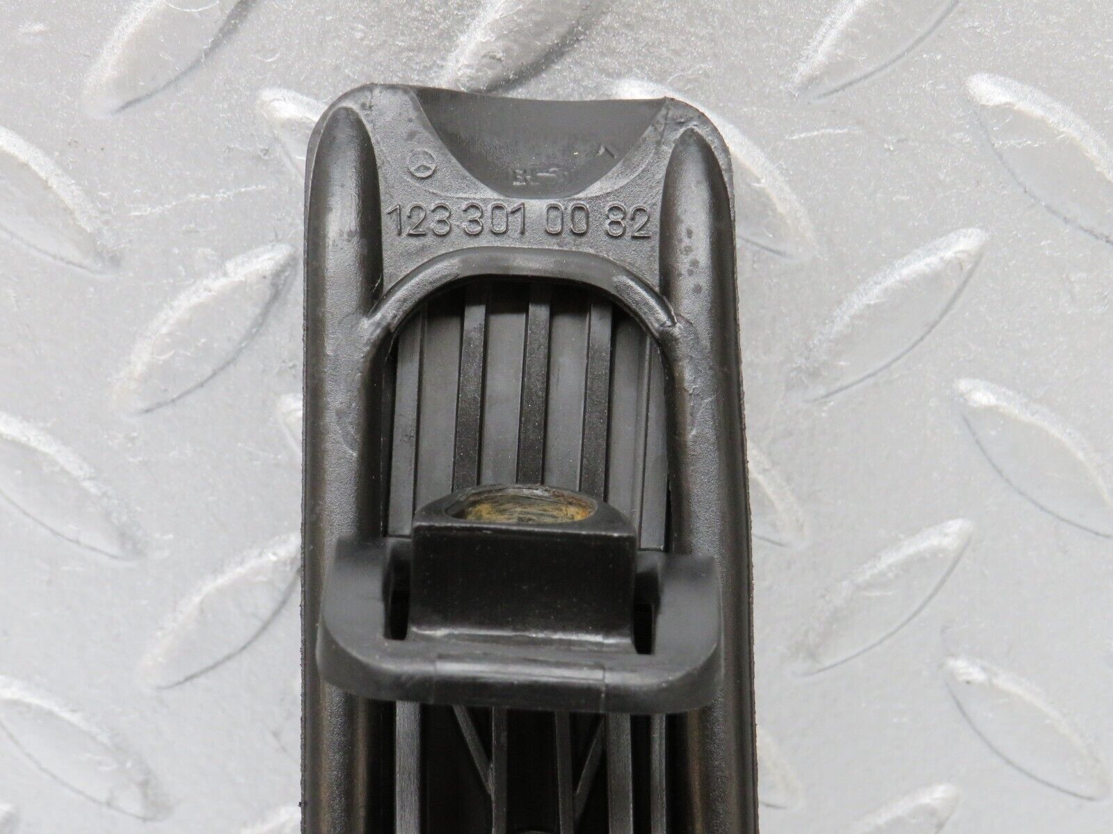 36100 Mercedes-Benz W126 420SE Accelerator Pedal With Rubber 1263000504 1233010082