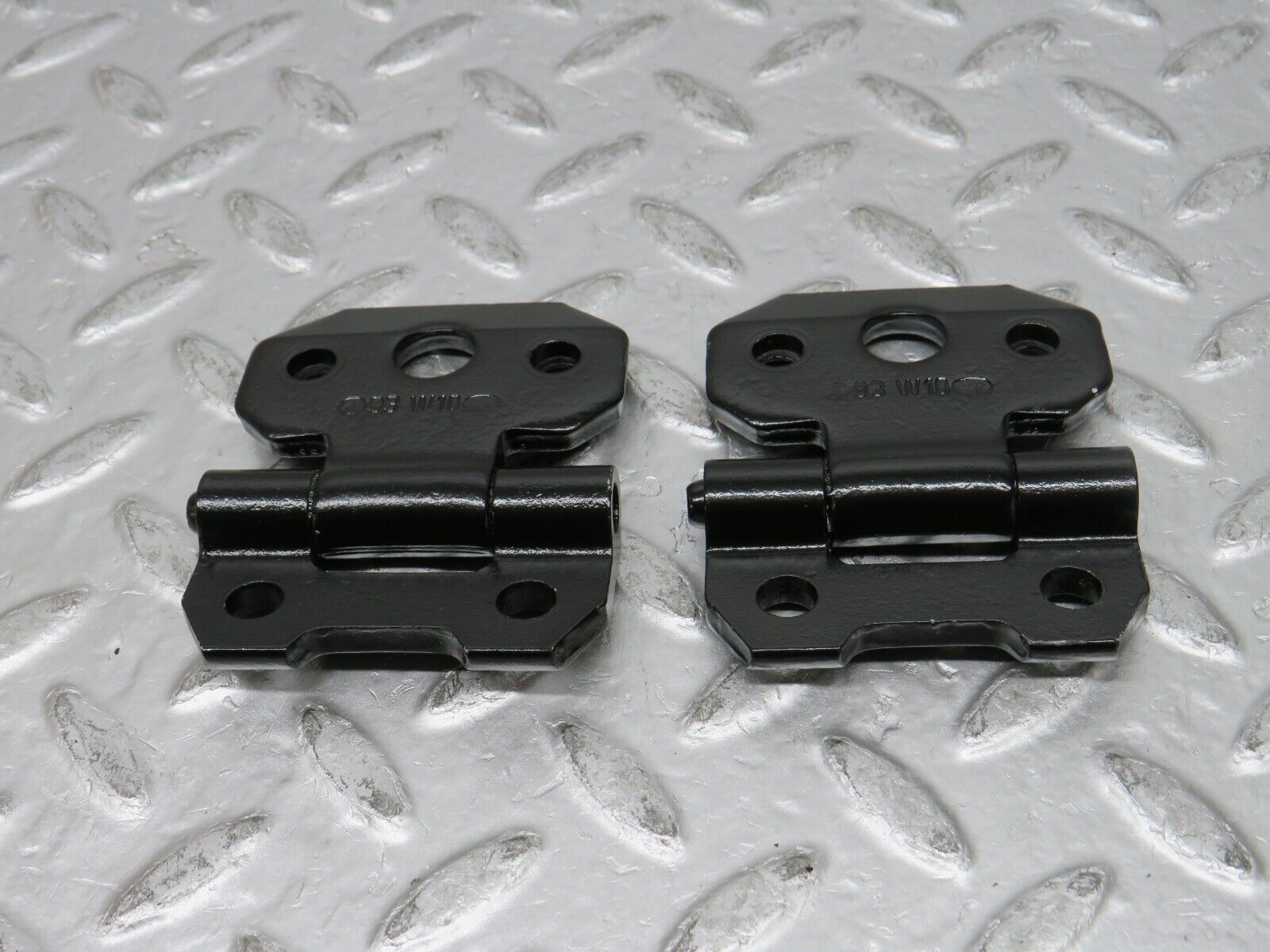 31784 Mercedes-Benz W201 190LE 1.8L Right Door Hinge Pair