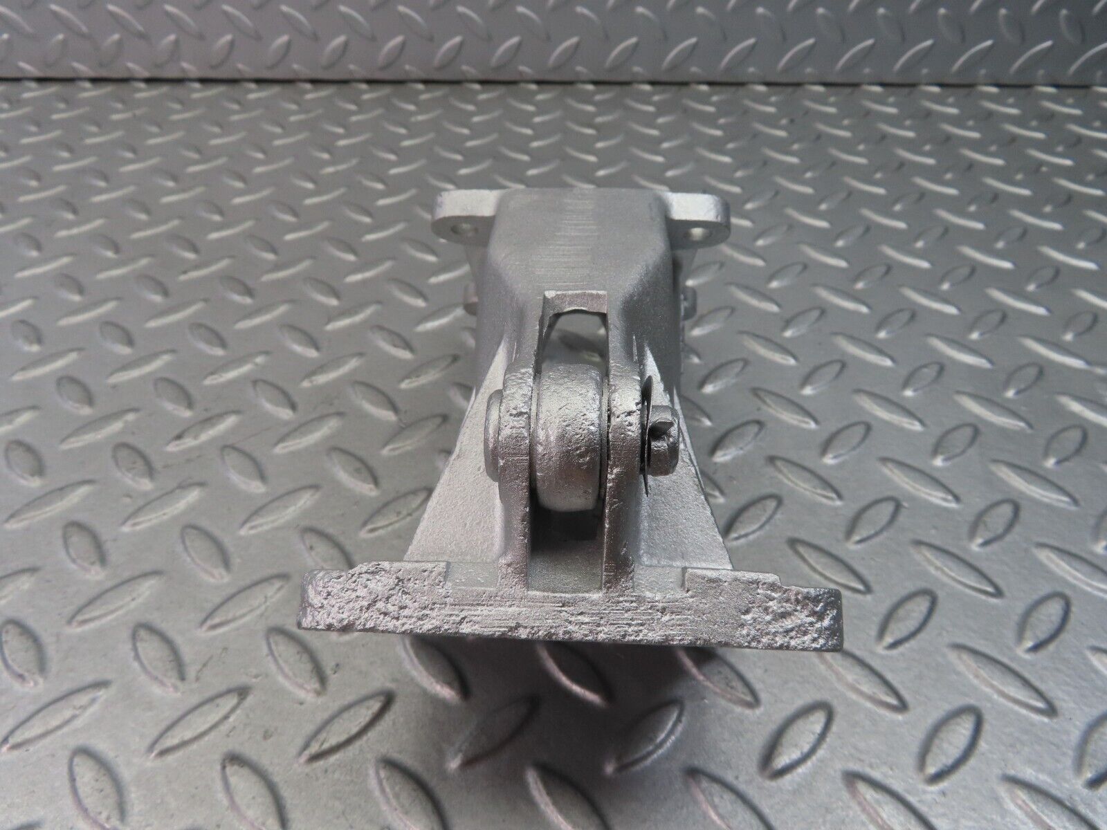 8322 Mercedes-Benz W111 Brake Booster Bracket Holder 1134350140