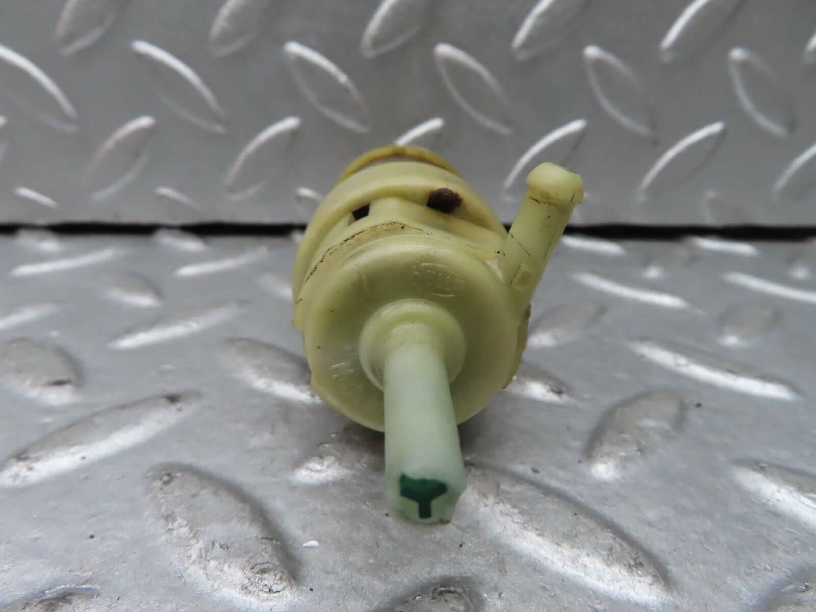 19174 Mercedes-Benz W123 300D Windscreen Washer Pump