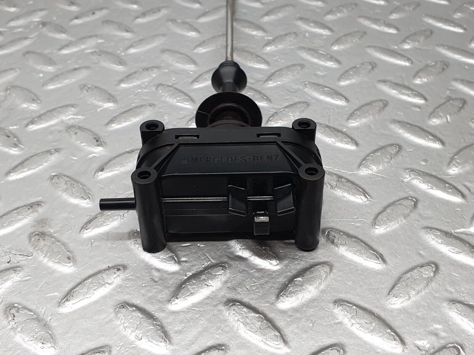 41079 Mercedes-Benz W126 300SE Rear Left Door Lock Vacuum Actuator & Knob