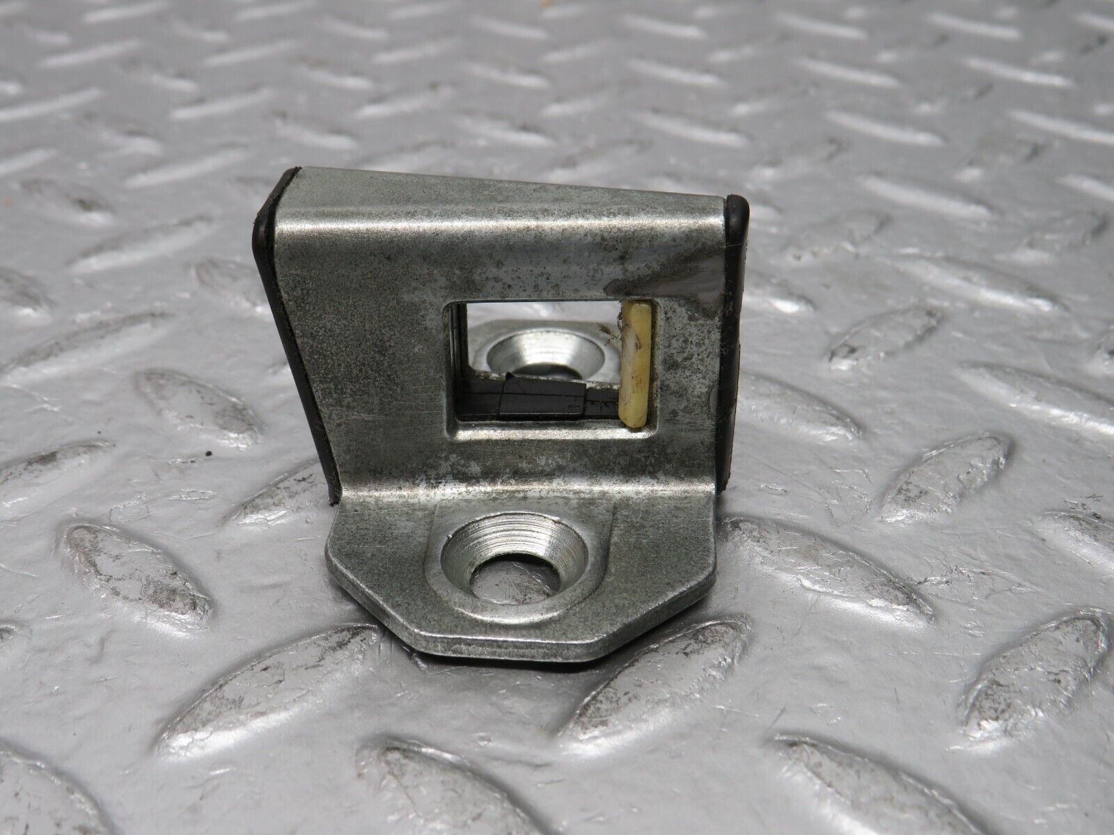 31459 Mercedes-Benz S124 220TE Wagon Door Lock Latch