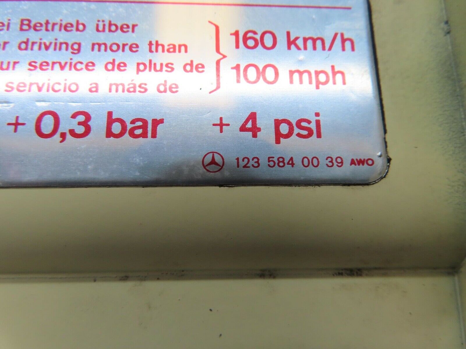 15326 Mercedes-Benz W123 230E Fuel Tank Flap Cap 1235840039