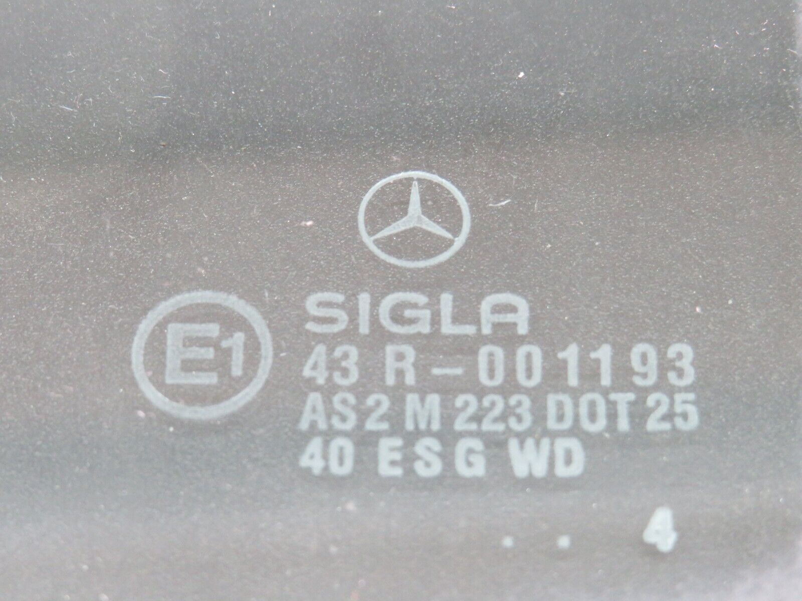 25643 Mercedes-Benz W124 280E Rear Left Door Window Glass