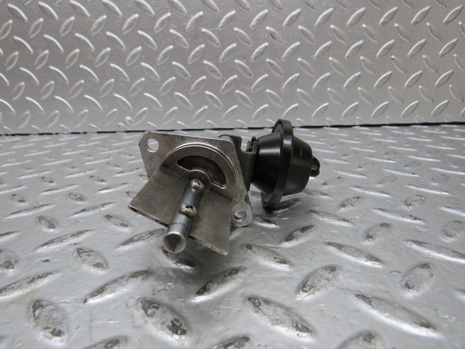 27814 Mercedes-Benz S124 300TE Wagon Intake Valve Pierburg 6061400231