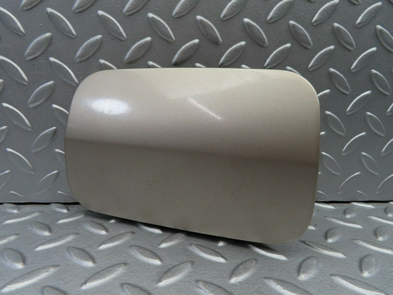 6169 Mercedes-Benz W126 380SE Fuel Tank Flap Cap 1265840639