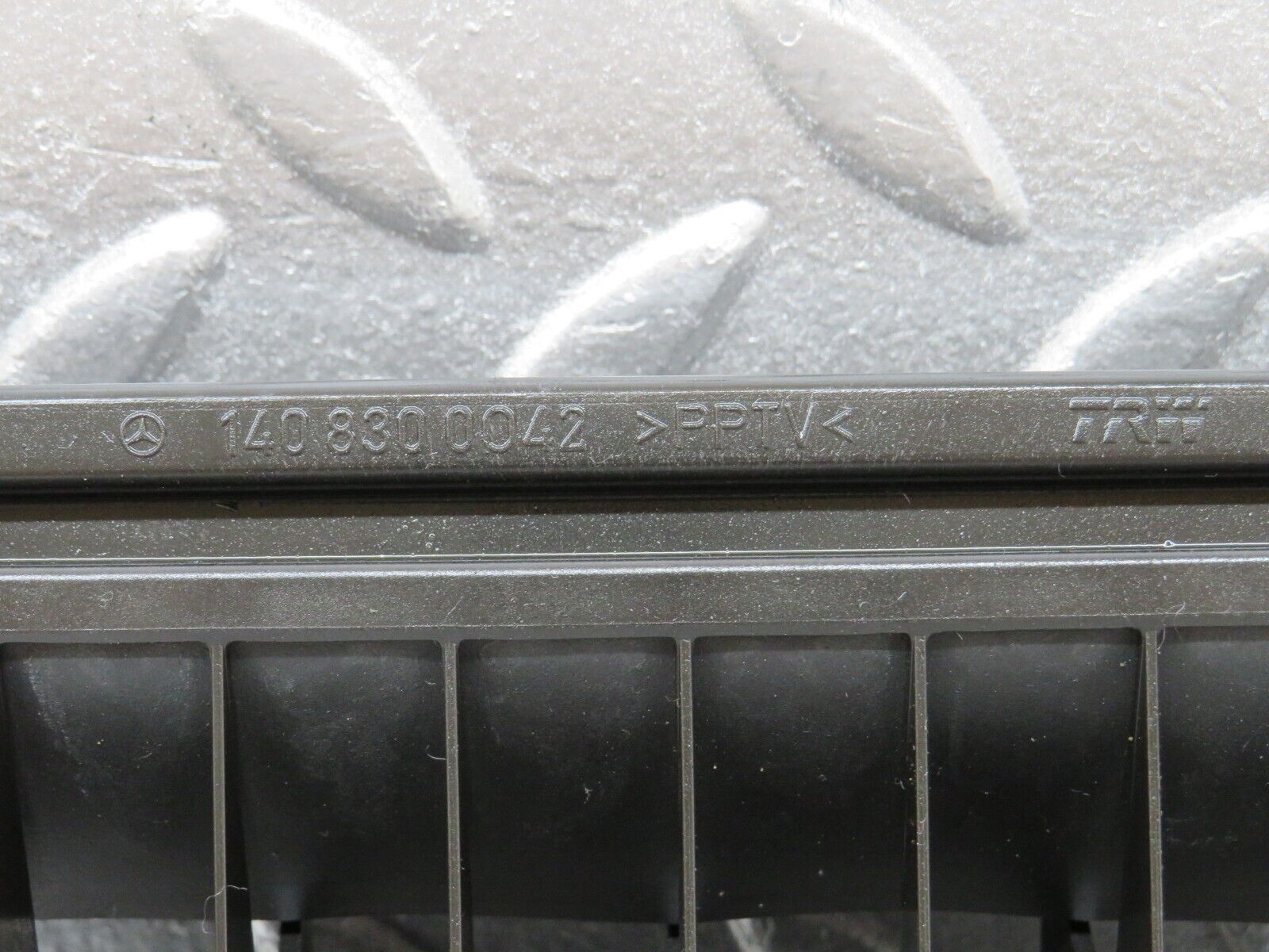 34952 Mercedes-Benz W210 320E Trunk Boot Air Vent Grill 1408300042