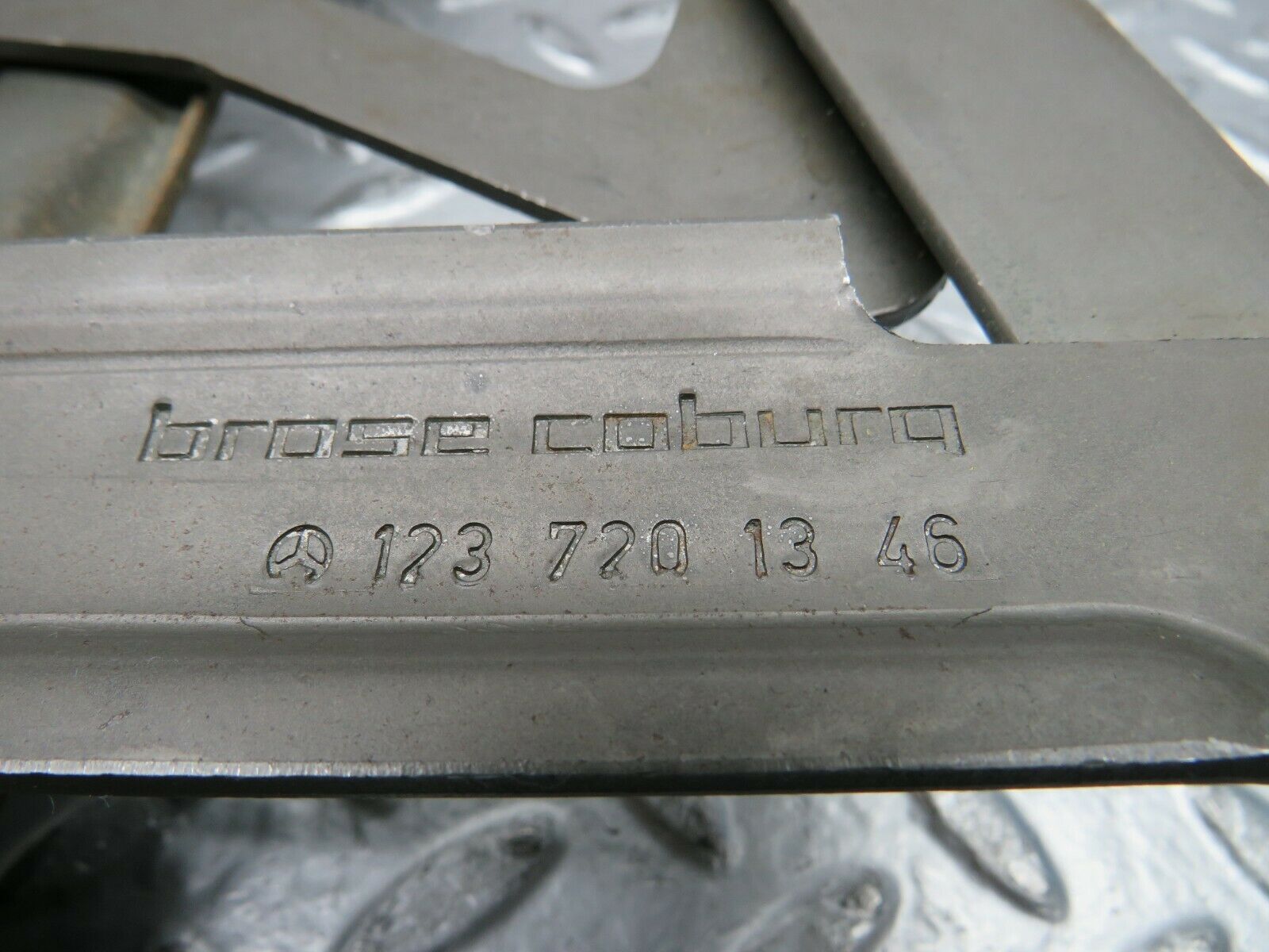 22961 Mercedes-Benz C123 230CE Front Left Manual Window Regulator 1237201346