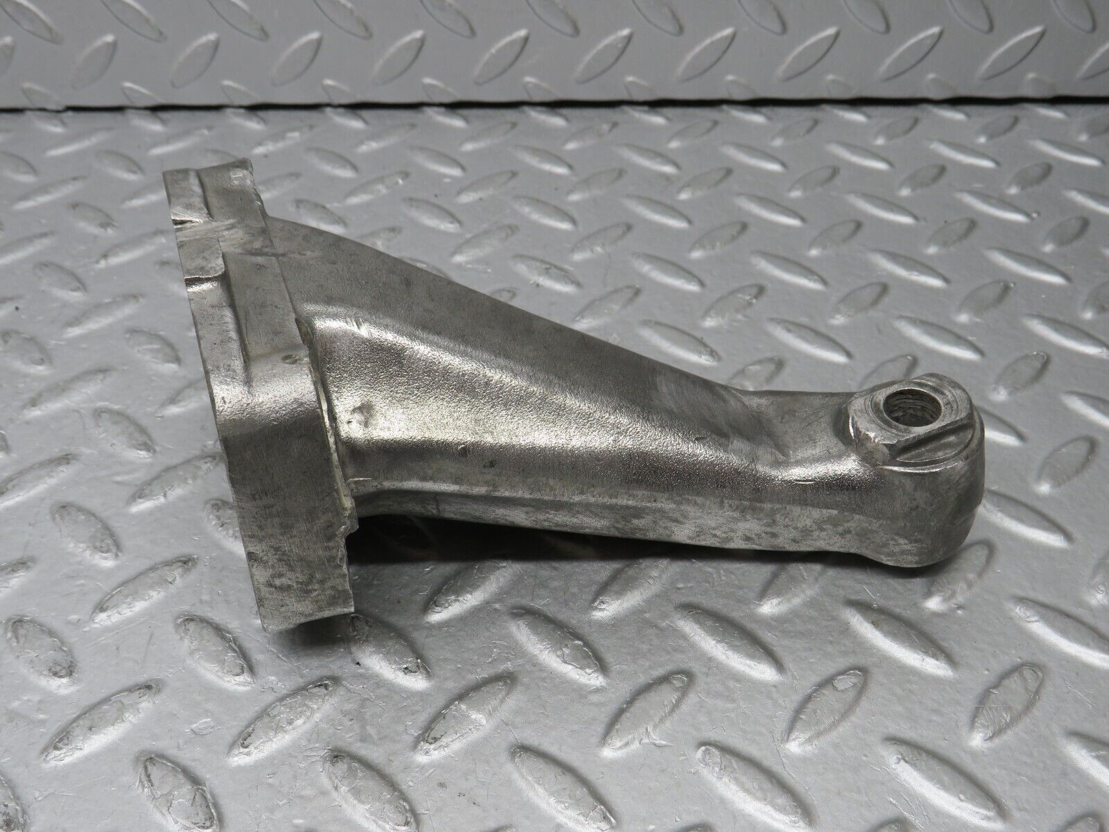 35902 Mercedes-Benz 240D OM616.912 Engine Mount Bracket Left Side 1802233804