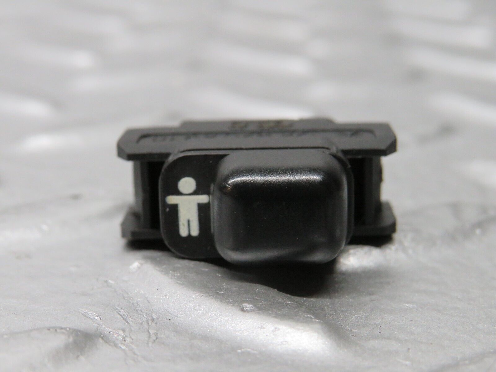 30577 Mercedes-Benz W201 190E 2.0L Child Lock Control Switch 1248204910