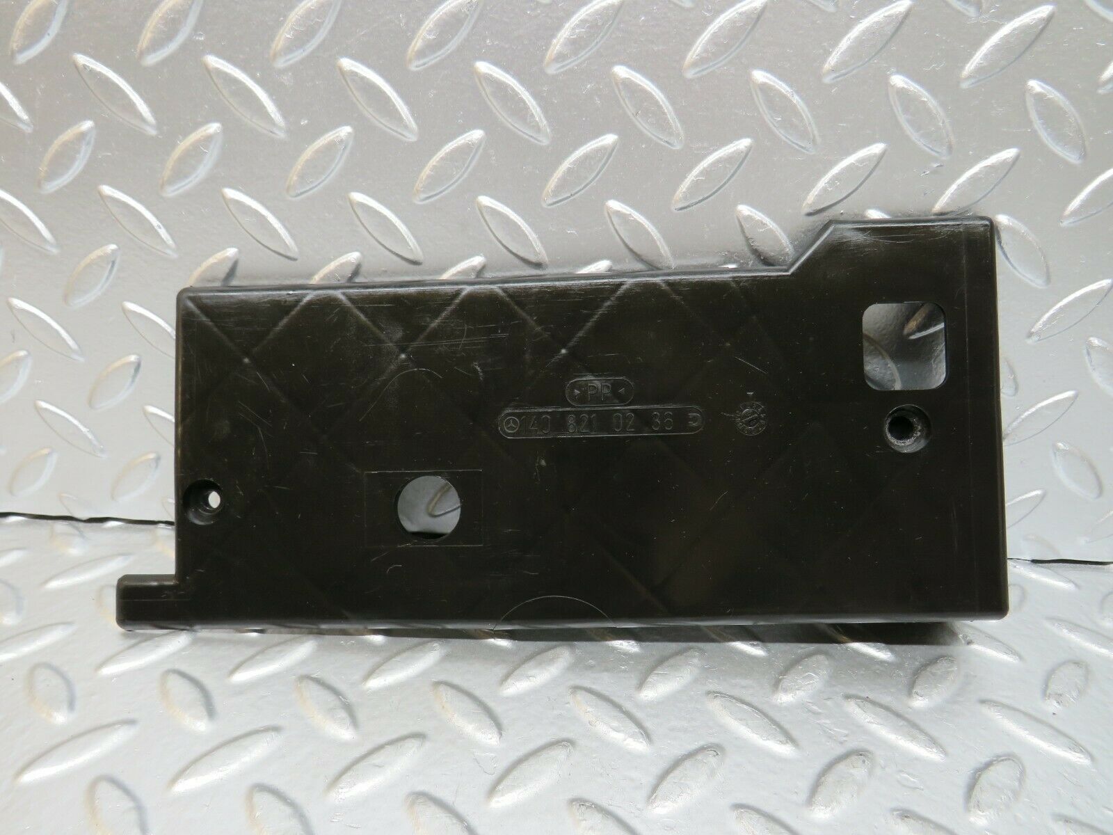 24613 Mercedes-Benz W140 S320 Cable Channel Cover Rear Right 1408210236