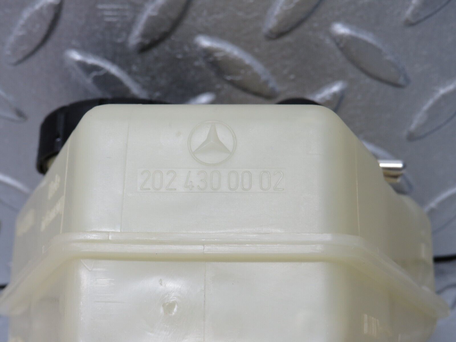 39415 Mercedes-Benz R129 320SL Coupe Brake Fluid Reservoir Tank 2024300002